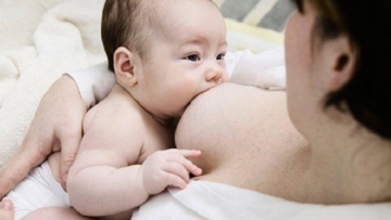Mẹ bị mất sữa, ít sữa một bên ngực phải làm sao?