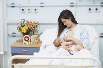 Cách làm cho mẹ có sữa cho con bú khi mới sinh