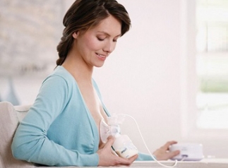 Dùng máy hút sữa, vắt sữa bằng tay có làm mất sữa không?