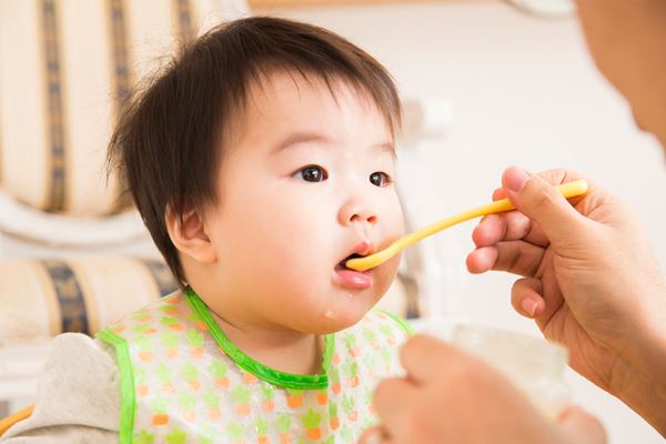 Ăn dặm ở trẻ nhỏ