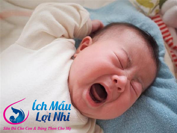 Nhiều biến chứng nguy hiểm từ việc nhỏ sữa mẹ vào mắt trẻ sơ sinh