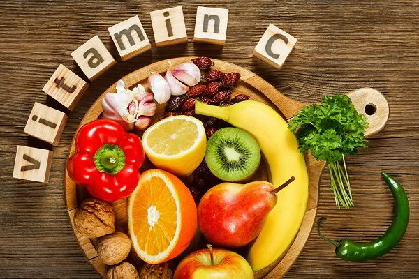 sau sinh mổ mẹ nên ăn nhiều hoa quả giàu vitamin c